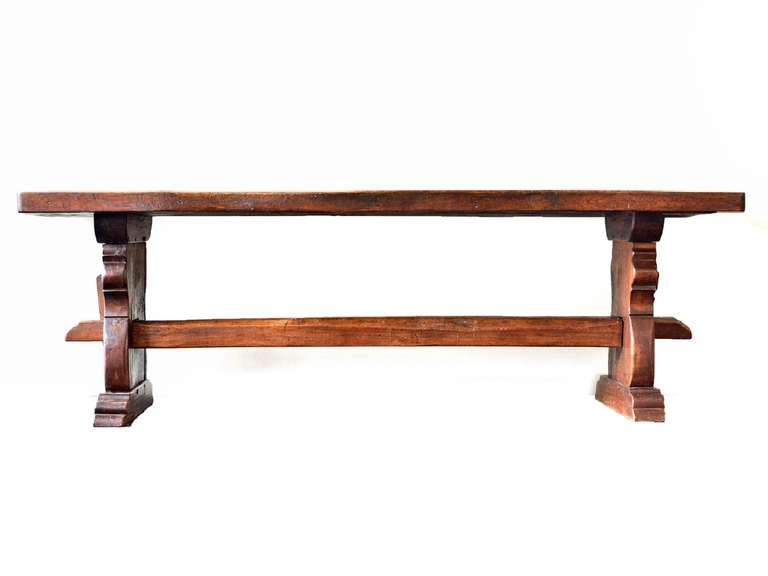 Antique French Chestnut Dining Table In Excellent Condition For Sale In New York, NY