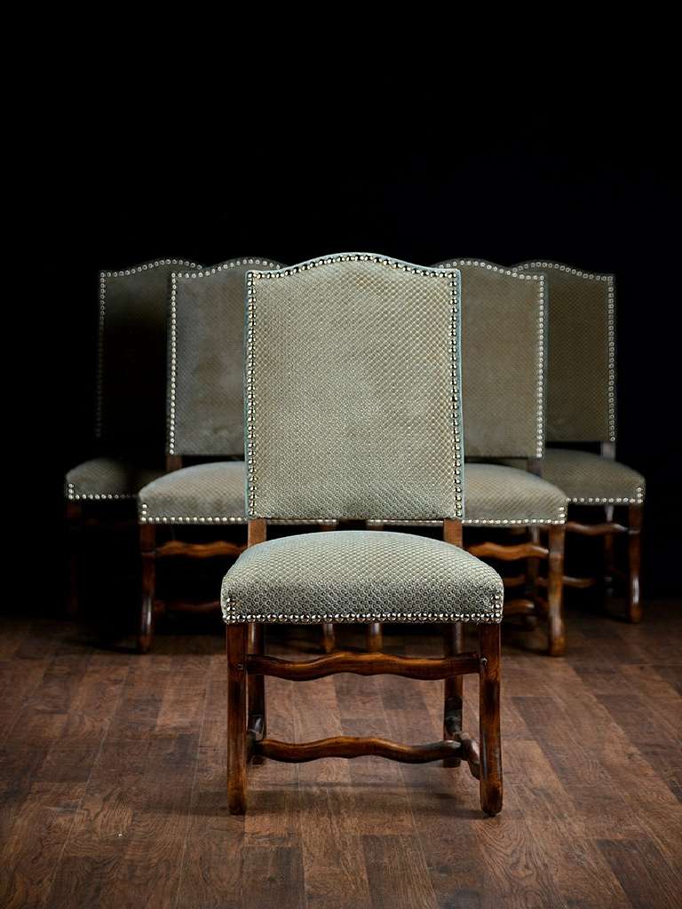 Vintage French Walnut Sheepbone Style Dining Chairs In Distressed Condition In New York, NY