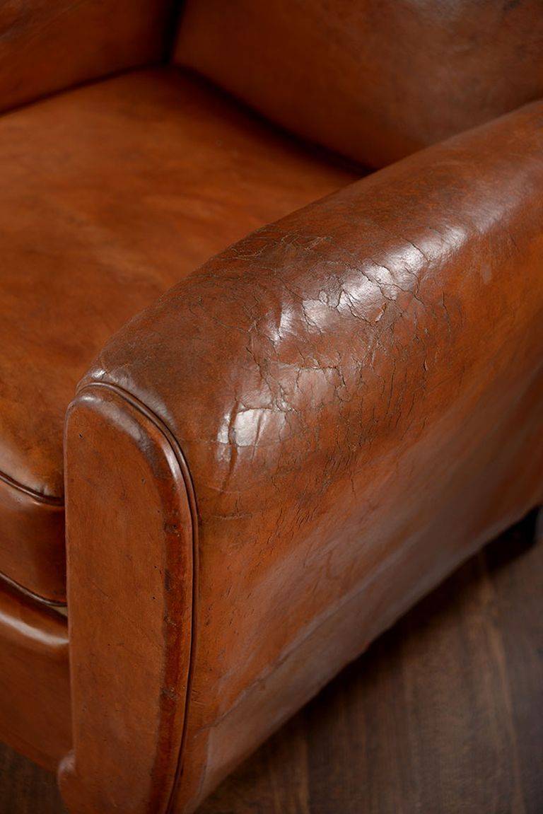 Pair of Vintage Leather Club Chairs In Excellent Condition For Sale In New York, NY