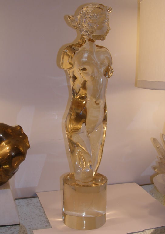 Signed Lorendano Rosin Female Nude Glass Sculpture In Excellent Condition For Sale In New York, NY