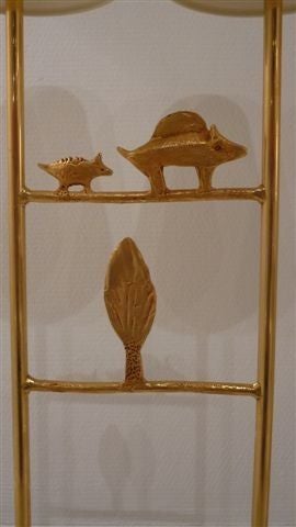 A pair of sculptural gilt bronze table lamps with animal figures and leaf by Pierre Casenove for Fondica, French C.1970's

Signed Pierre Casenove for Fondica.