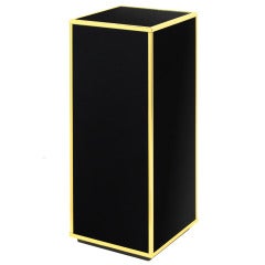 Pedestal in Black Glass with Brass Trim by Saporiti