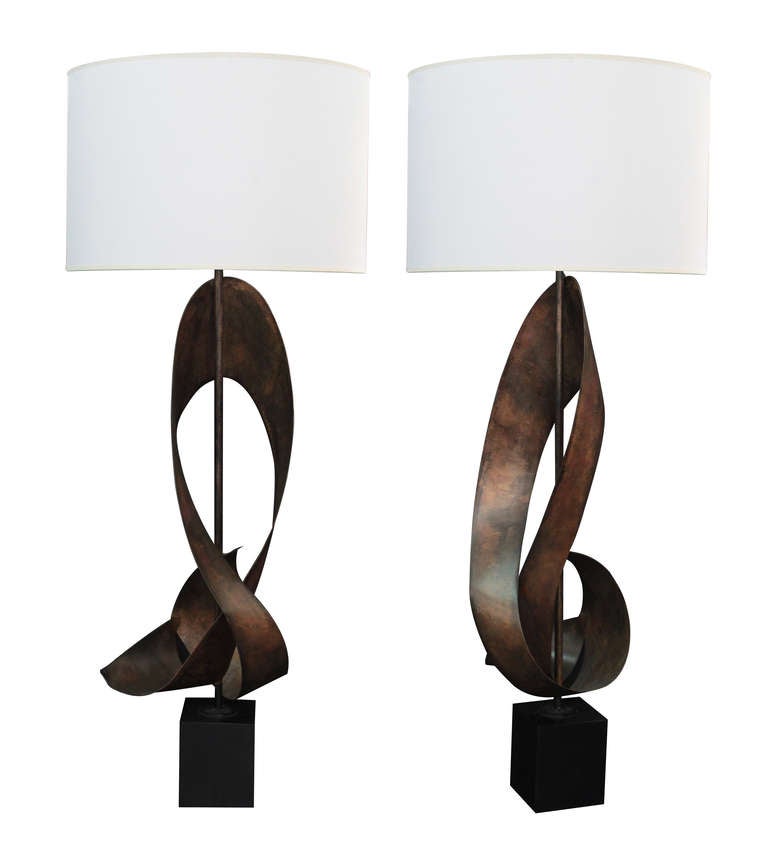 Pair of monumental sculptural bronze ribbon table lamps with ebonized bases by Laurel Lighting, American 1960's