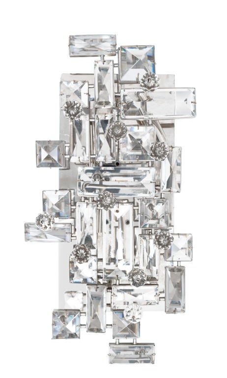 Ein Paar große facettierte Kristallsonnen von Lobmeyr für The Met