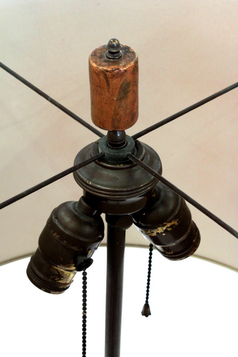 Américain Lampe de Table Sculpturale en Bois Doré en vente