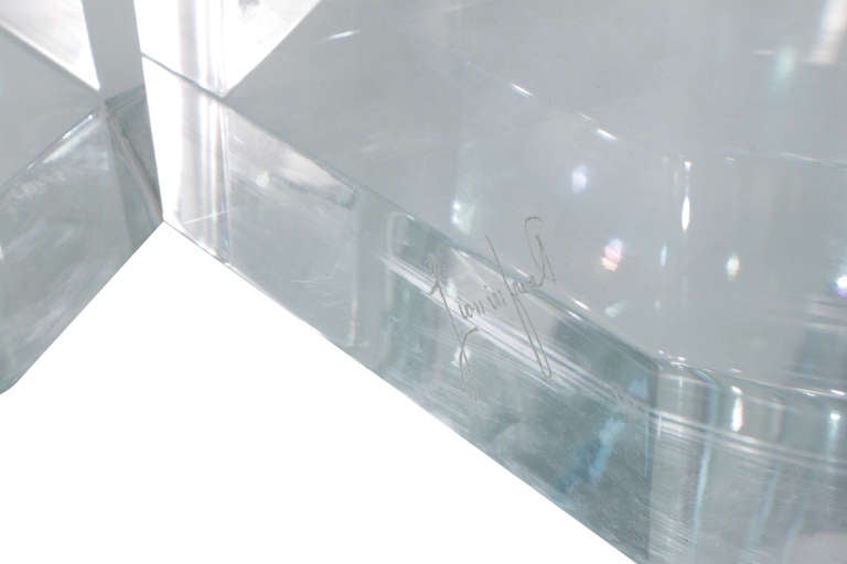 Sculptural Thick Lucite Coffee Table by Lion in Frost In Excellent Condition For Sale In New York, NY