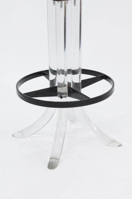 Pair of Swiveling Lucite Barstools with Crocodile Seats In Excellent Condition In New York, NY
