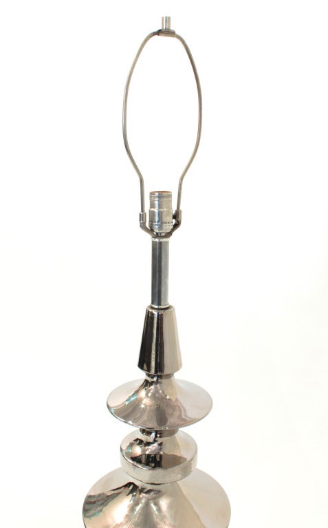 Mid-Century Modern Large Sculptural Table Lamp in Nickel with Matching Shade 1970s For Sale