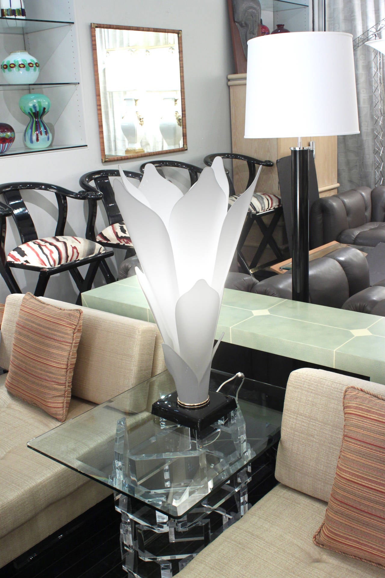 Late 20th Century Flower Table Lamp with Molded White Lucite Petals by Rougier