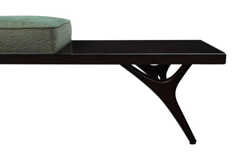 Long bench in walnut with sculptural legs and cushion by Vladimir Kagan for Grosfeld House, American 1940's