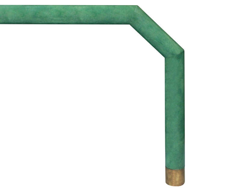 Chic 5-Side Console Table in Green Lacquer In Excellent Condition In New York, NY