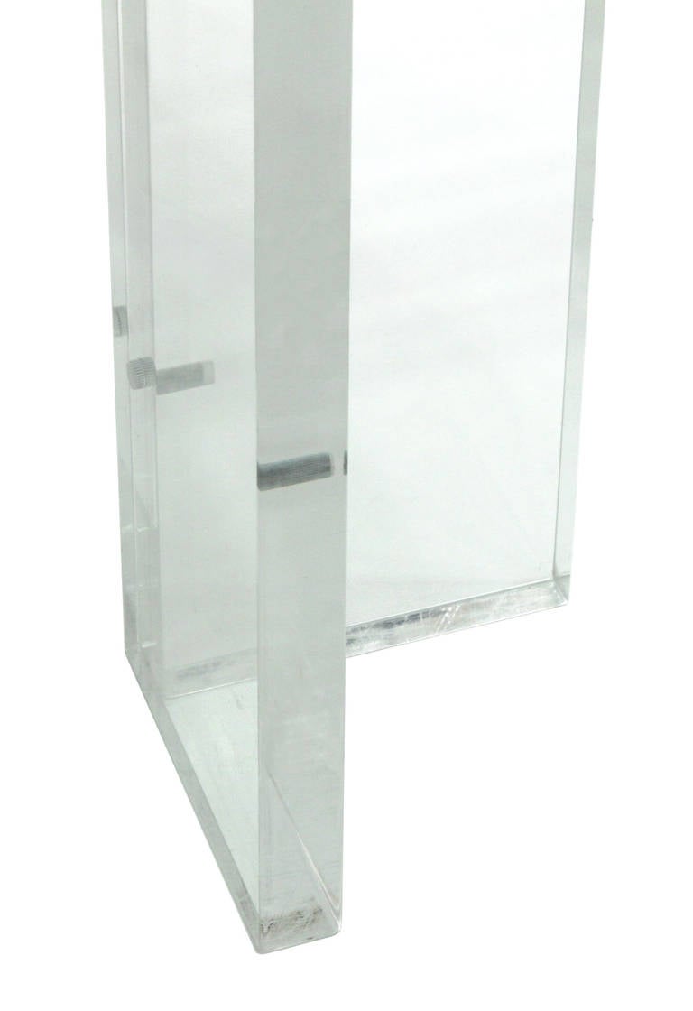 Beautifully Crafted Side Table in Thick Lucite In Excellent Condition In New York, NY