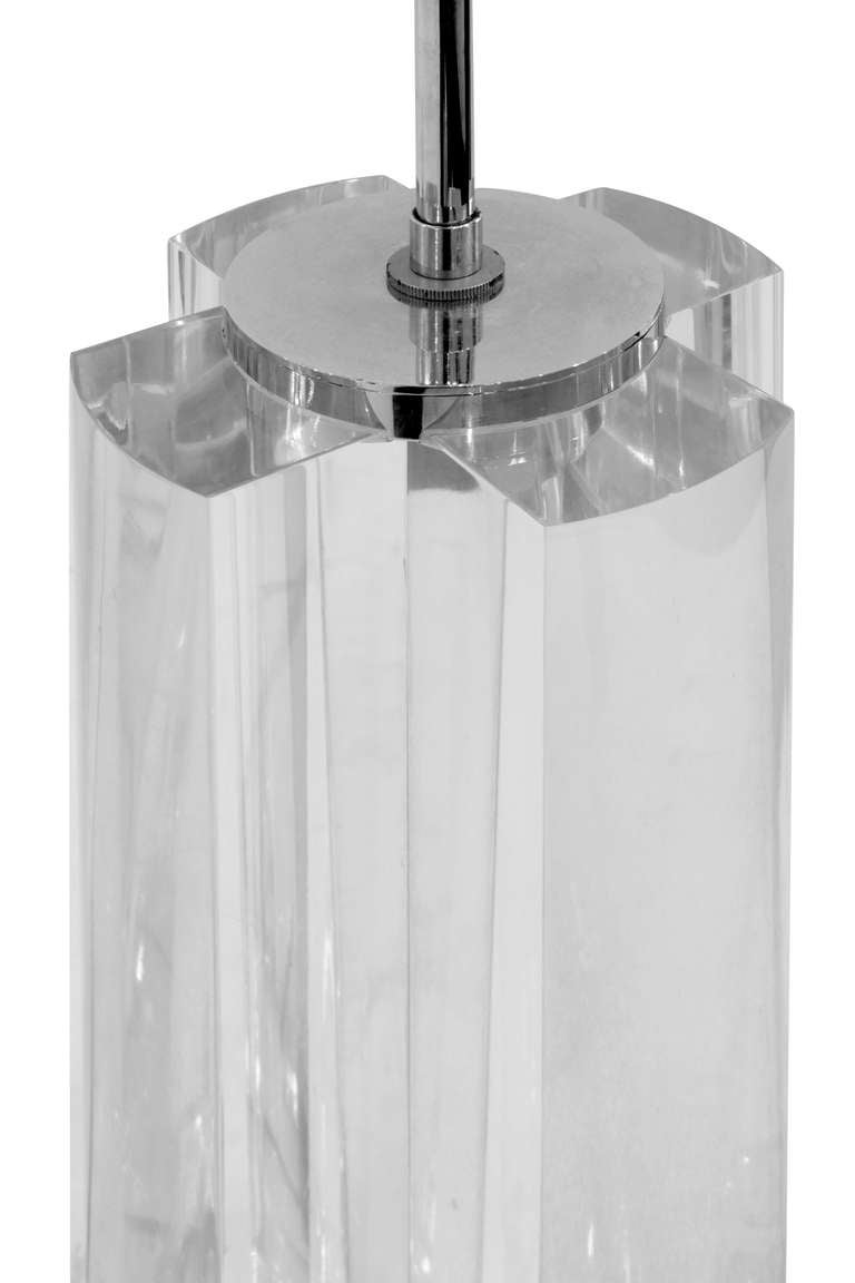 Chic Lucite Table Lamp in the manner of Karl Springer In Excellent Condition In New York, NY