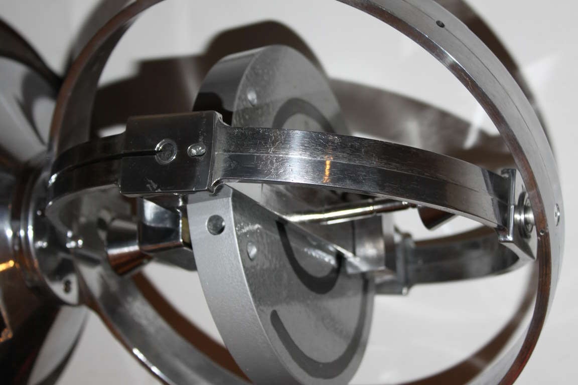 Gyroscope de classe MITAC rare en aluminium poli Excellent état à New York, NY