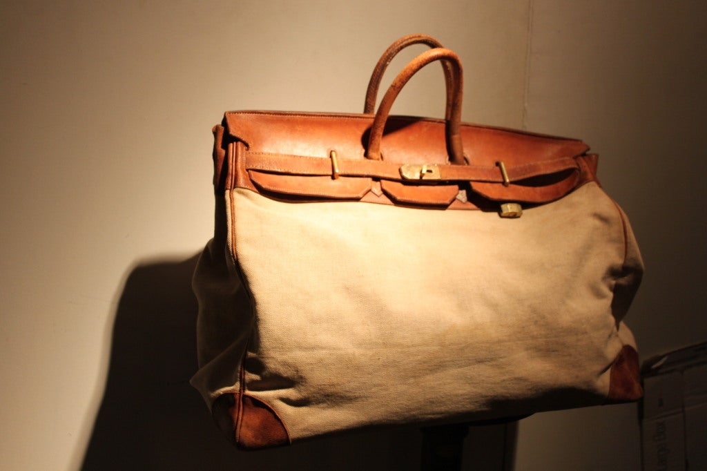 This is the famous HAC HERMES travel bag. It has has had years of use but is still very strong. we had the bag reinforced to ensure many years of use