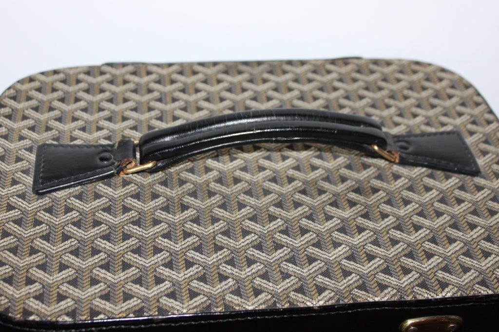 Super Cool Goyard train case in great condition.