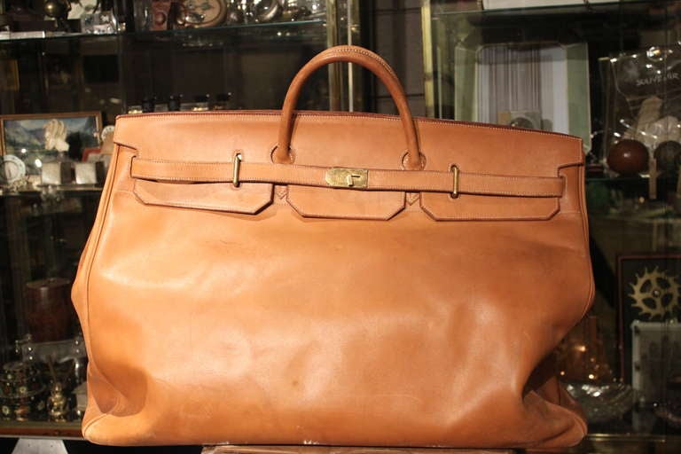 Amazing vintage Hermes 60cm HAC Travel. The 60cm Bags a very had to find and this is a wonderful example. Comes with original lock and key