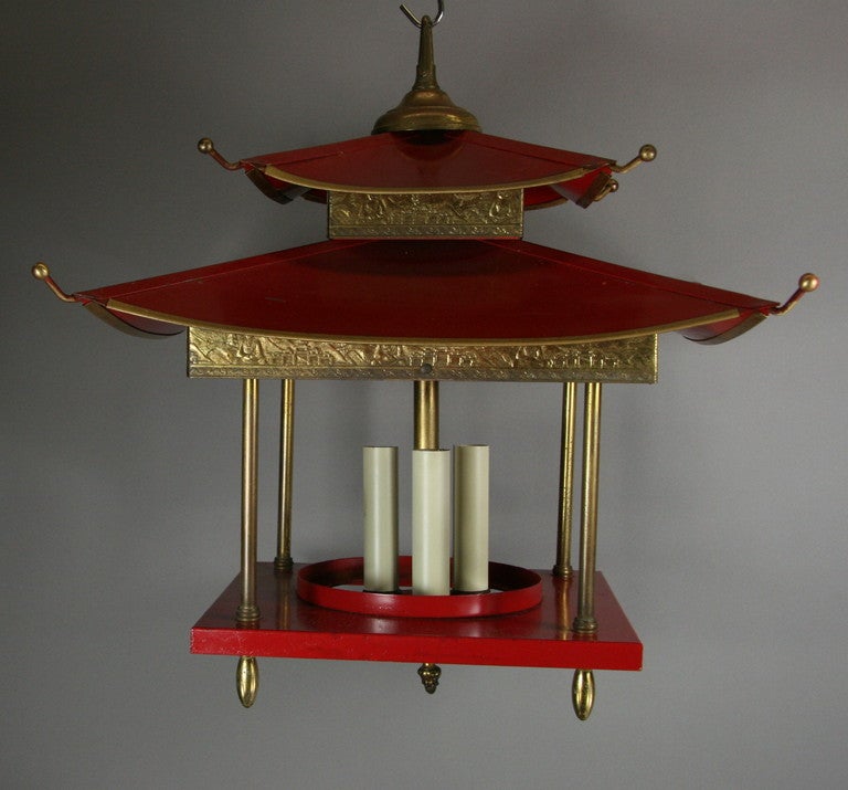Red pagoda lantern In Good Condition In Douglas Manor, NY
