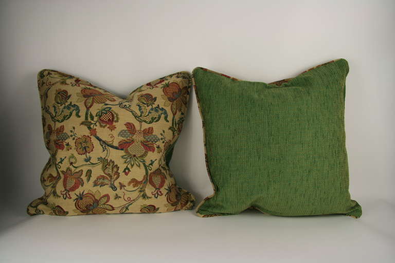 Pair of Floral Pillows In Excellent Condition In Douglas Manor, NY