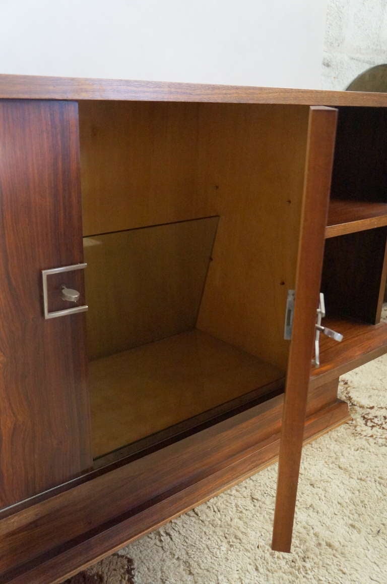 Rosenholz-Schrank im Art-déco-Stil (Französisch) im Angebot