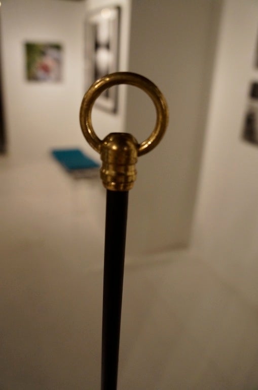 Français Lampadaire laqué noir des années 50 à la manière de Jacques Adnet en vente