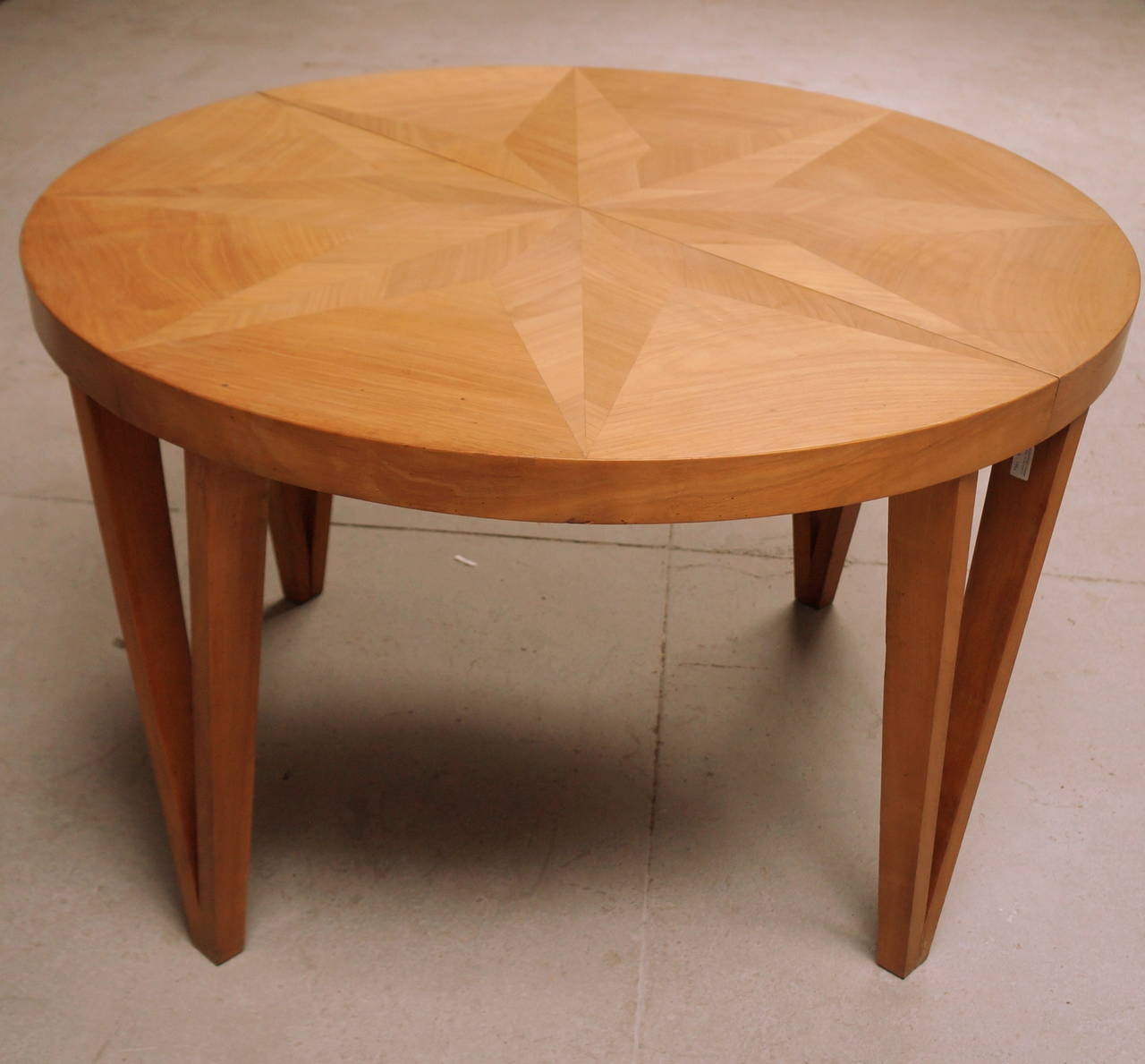 Sycamore Round Dining Table In Good Condition For Sale In Brooklyn, NY