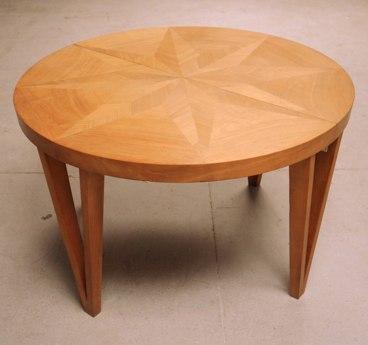 20th Century Sycamore Round Dining Table For Sale