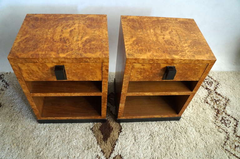 Pair of Side Tables in Burl Wood In Fair Condition In Brooklyn, NY