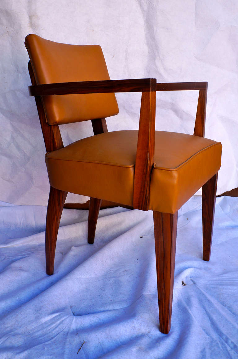 Paire de chaises en cuir art déco en bon état général 
situé à New York