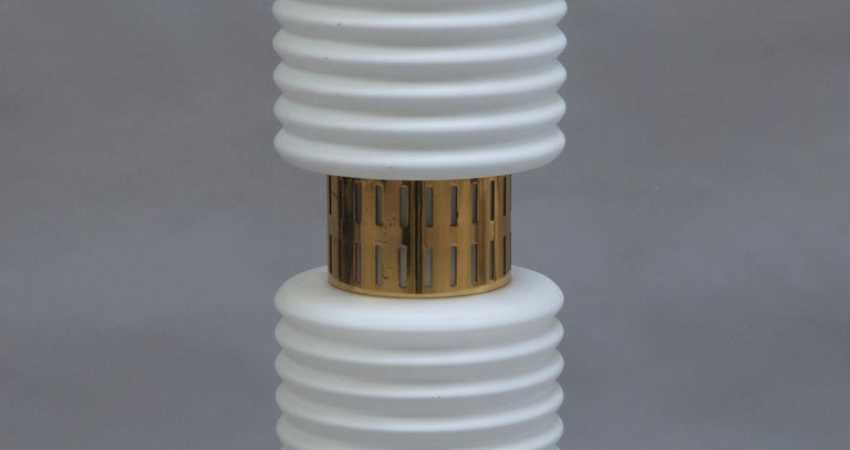 A Fine 1960's White Opaline and Brass Table Lamp on a Wooden Base  For Sale 2