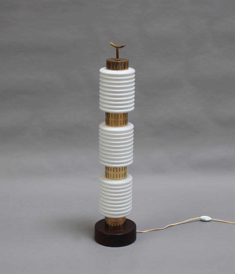 A Fine 1960's White Opaline and Brass Table Lamp on a Wooden Base  For Sale 3