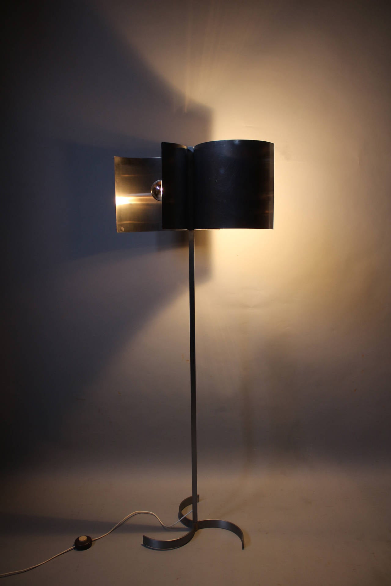 A French 1970s Metal and Stainless Steel Floor Lamp In Good Condition For Sale In Long Island City, NY