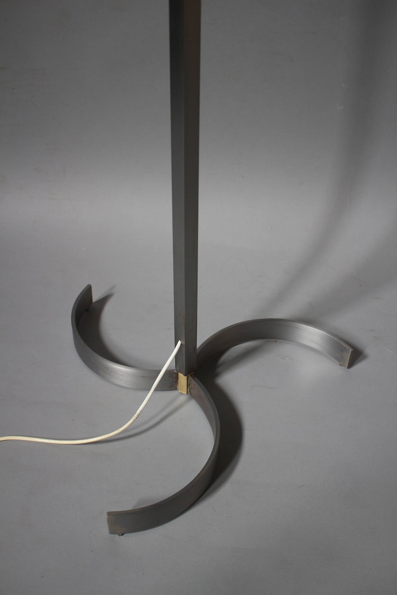 A French 1970s Metal and Stainless Steel Floor Lamp For Sale 4