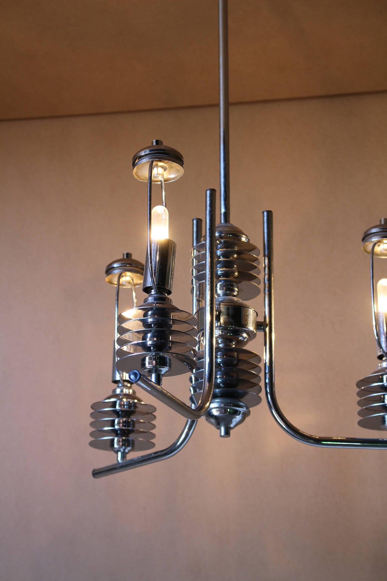 A French 1970's Modernist Chrome Chandelier For Sale 4