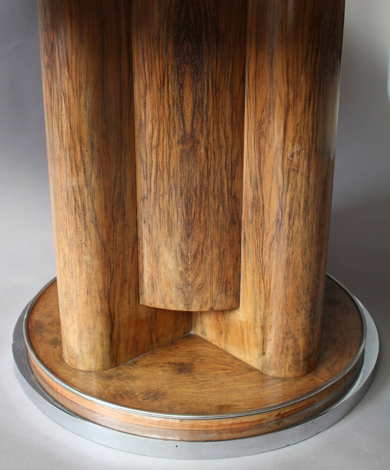 Fine French Art Deco Walnut Round Dining Table In Good Condition In Long Island City, NY