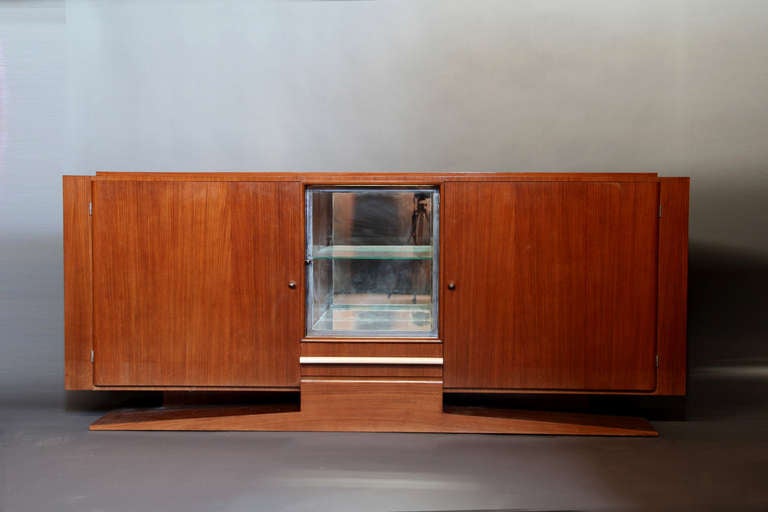 Fine French Art Deco rosewood sideboard with a chrome framed center vitrine and 1 drawer.
Dealer Ref: 582