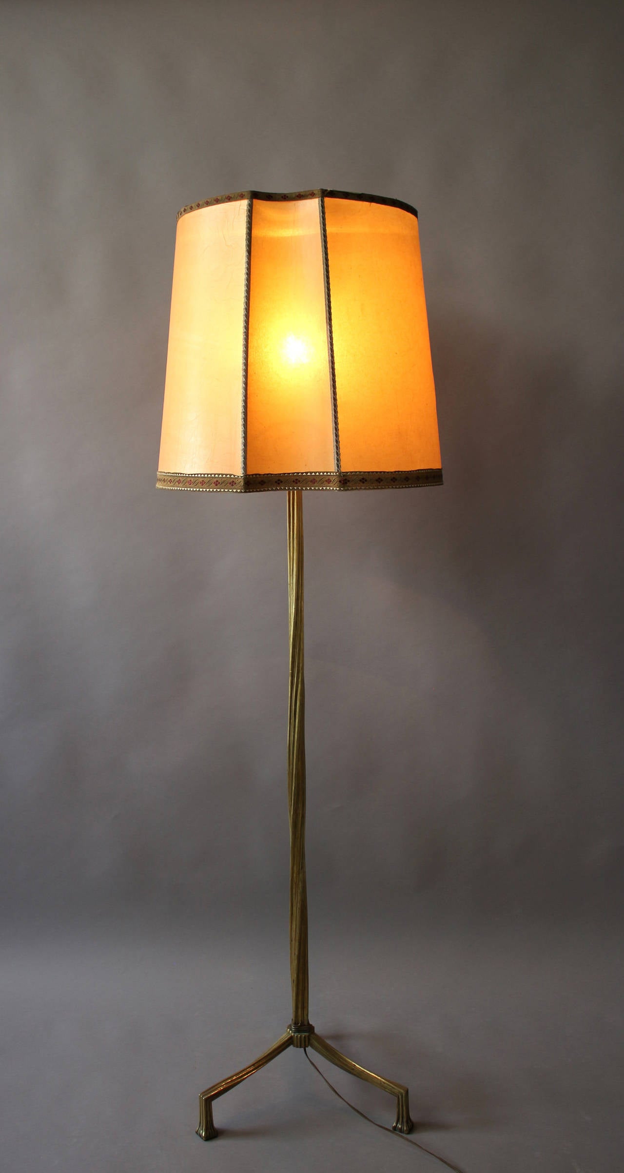 Fine and elegant French Art Deco twisted bronze stems and tripod base floor lamp. (Diameter posted is at tripod base).