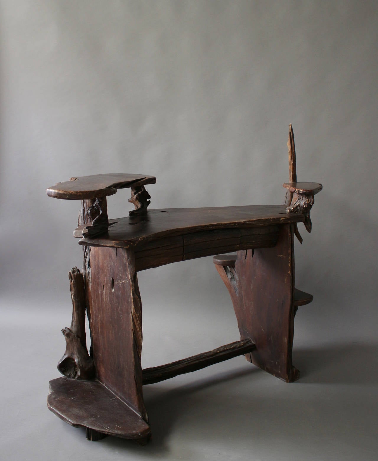 Französischer Schreibtisch und Stuhl aus Holz mit organischem und skulpturalem Design aus der Mitte des Jahrhunderts (Organische Moderne) im Angebot