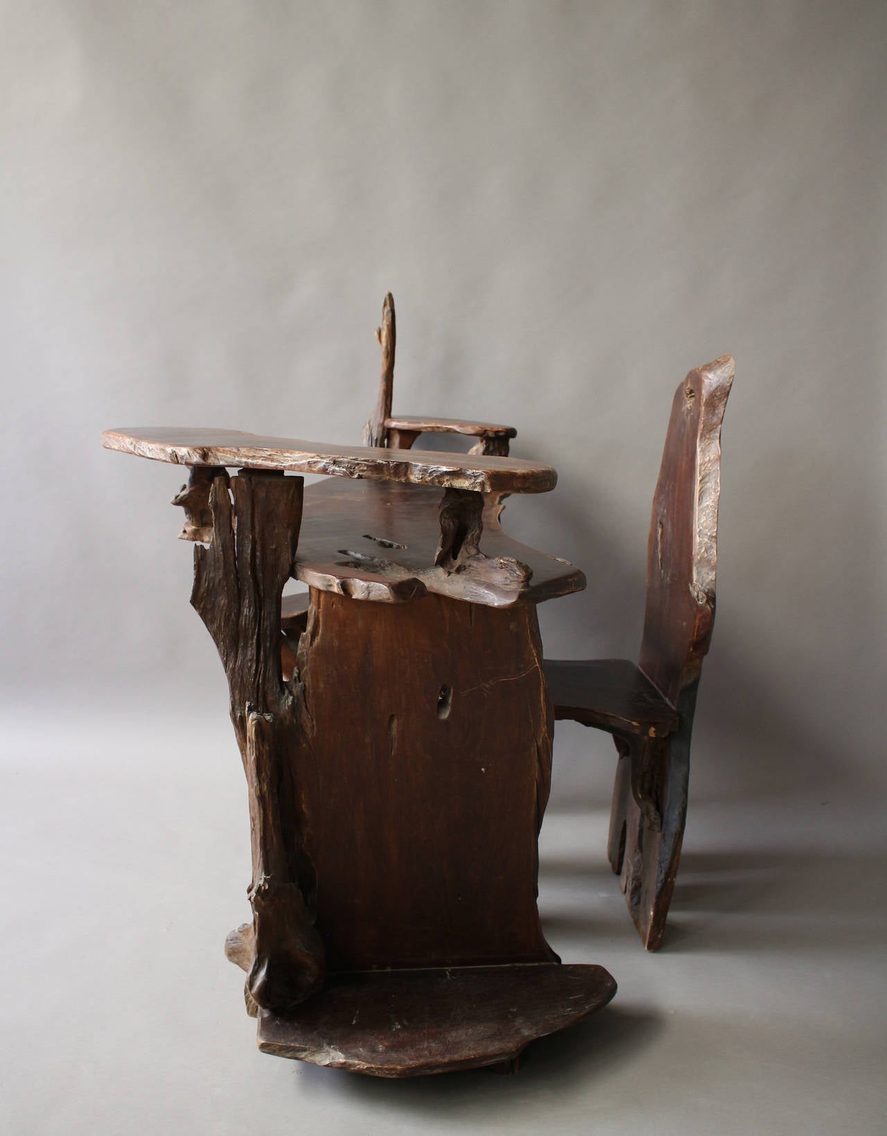 Französischer Schreibtisch und Stuhl aus Holz mit organischem und skulpturalem Design aus der Mitte des Jahrhunderts im Zustand „Gut“ im Angebot in Long Island City, NY