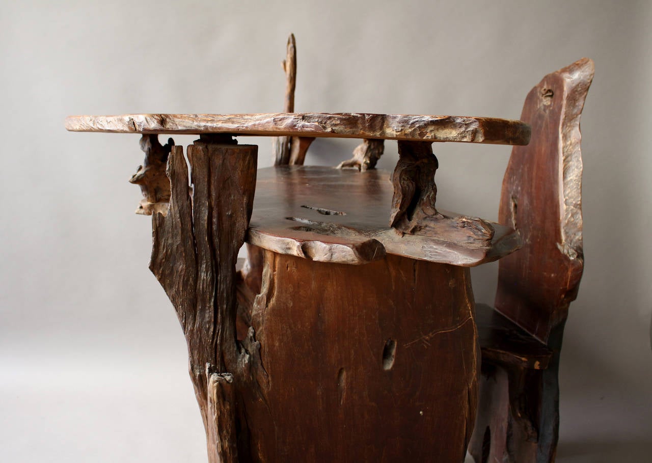 Französischer Schreibtisch und Stuhl aus Holz mit organischem und skulpturalem Design aus der Mitte des Jahrhunderts (20. Jahrhundert) im Angebot