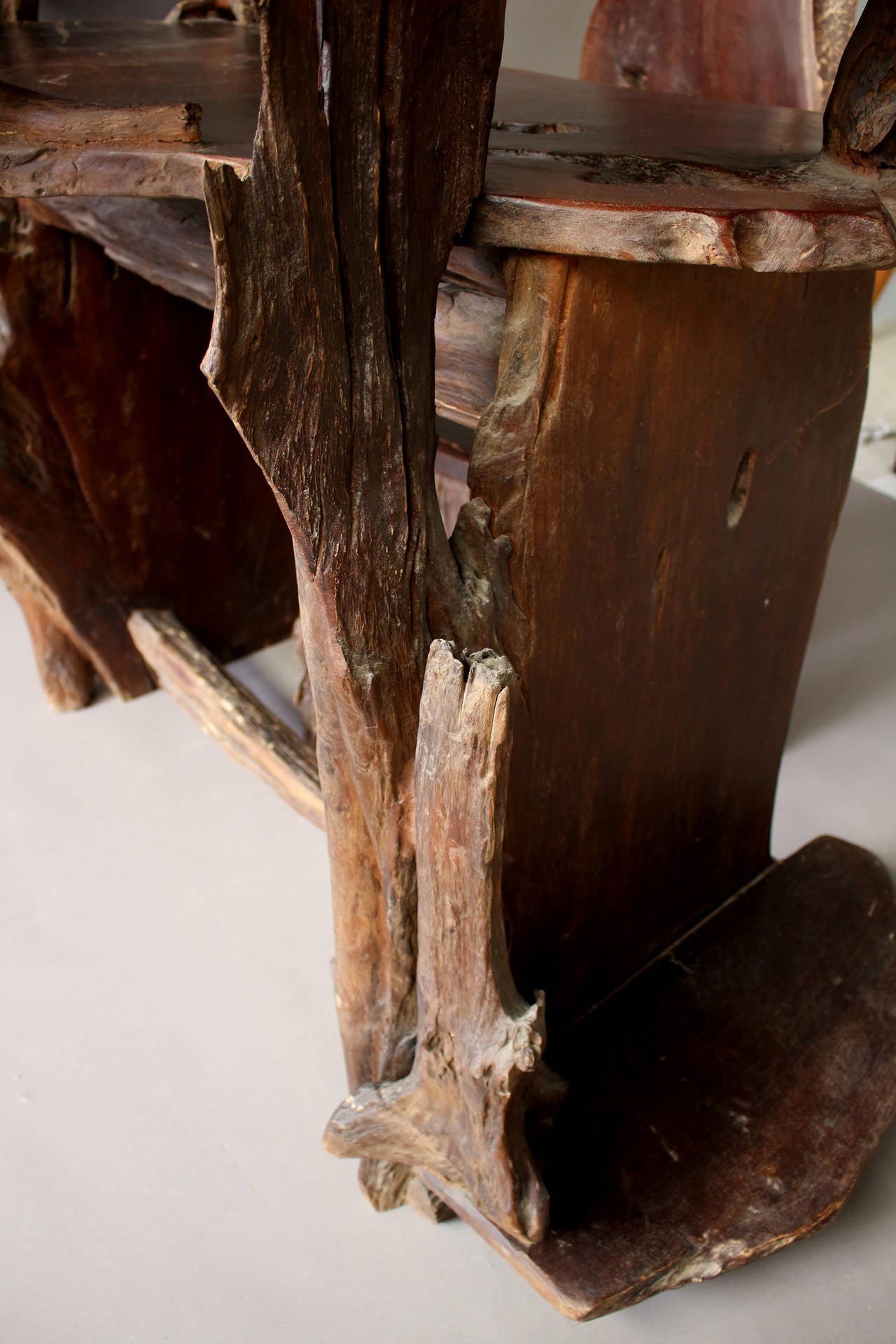 Französischer Schreibtisch und Stuhl aus Holz mit organischem und skulpturalem Design aus der Mitte des Jahrhunderts (Hartholz) im Angebot