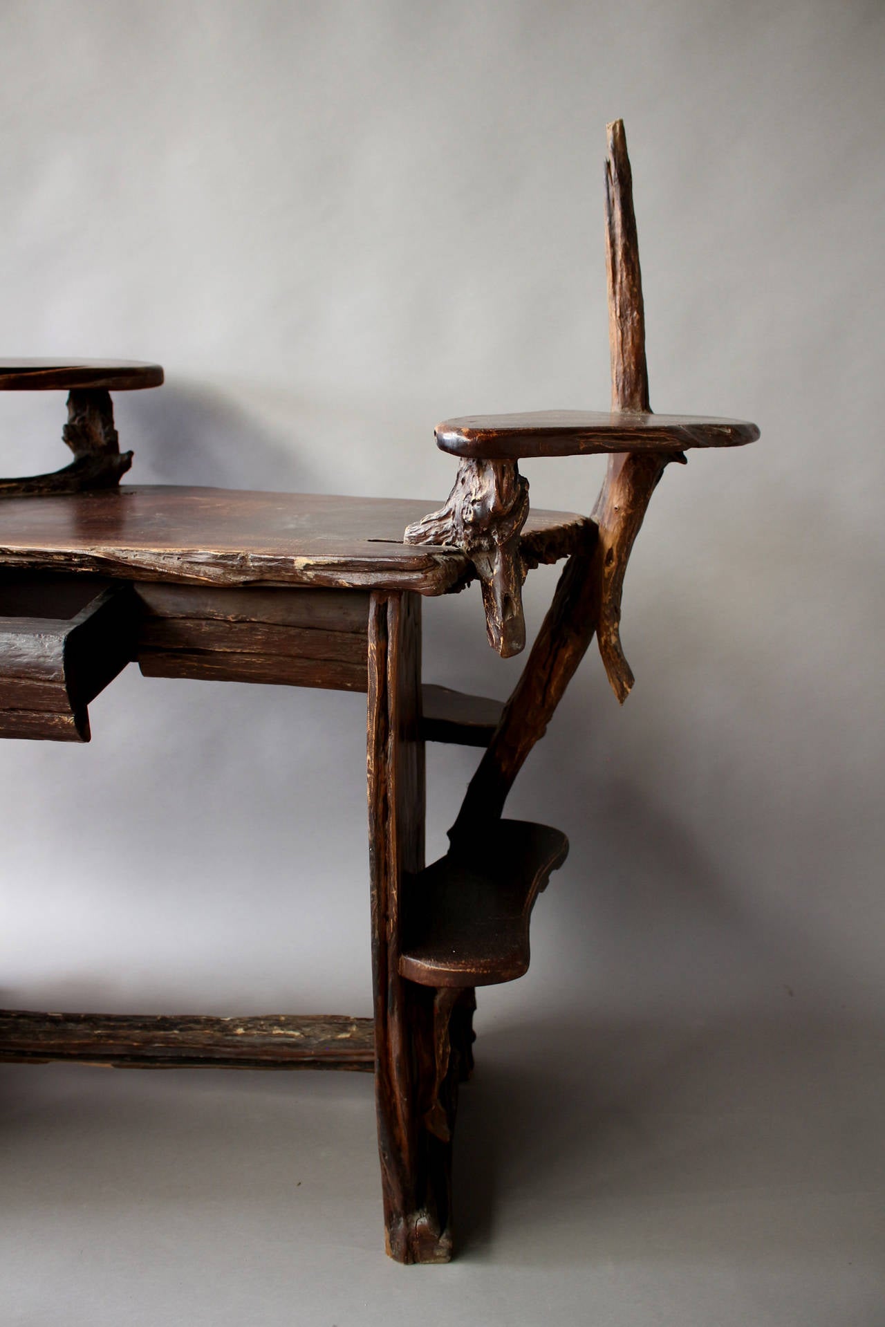 Französischer Schreibtisch und Stuhl aus Holz mit organischem und skulpturalem Design aus der Mitte des Jahrhunderts im Angebot 1