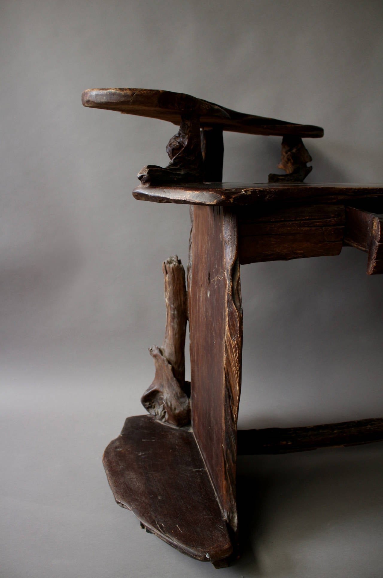 Französischer Schreibtisch und Stuhl aus Holz mit organischem und skulpturalem Design aus der Mitte des Jahrhunderts im Angebot 2