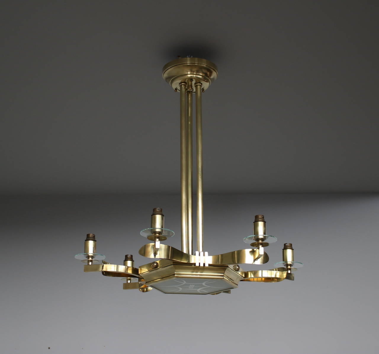 A fine French Mid-Century six arms chandelier in brass with a central engraved frosted glass diffuser and clear glass details.