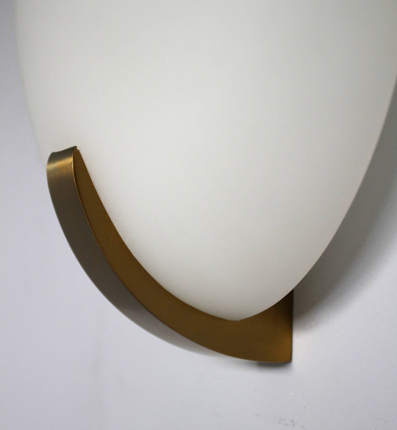 Milieu du XXe siècle Applique Art Déco française en bronze et verre de Jean Perzel