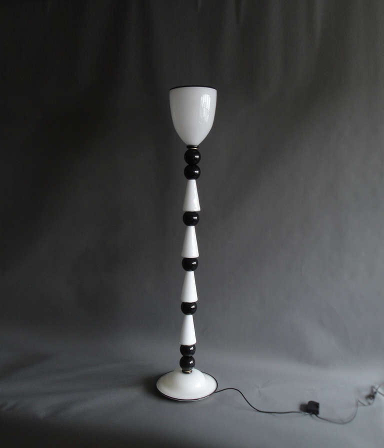 An Italian Venetian floor lamp in black and white hand blown Murano glass.
Diameter: shade 11 in. base 15.75 in.