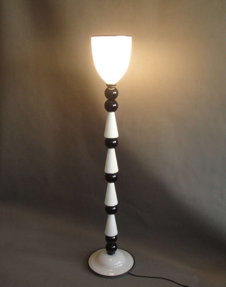 20th Century Italian 1980s Black and White Hand Blown Murano Glass Floor Lamp
