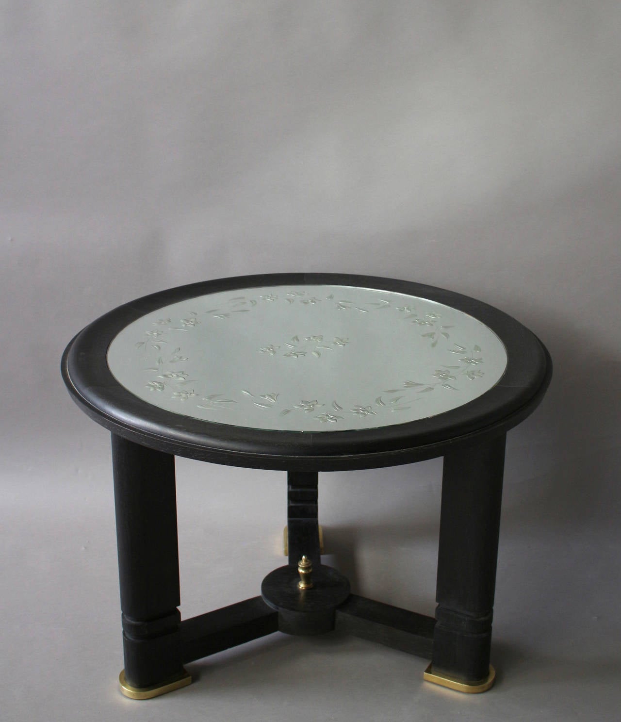 Art déco Gueridon en bois noirci et verre gravé de style Art Déco français en vente