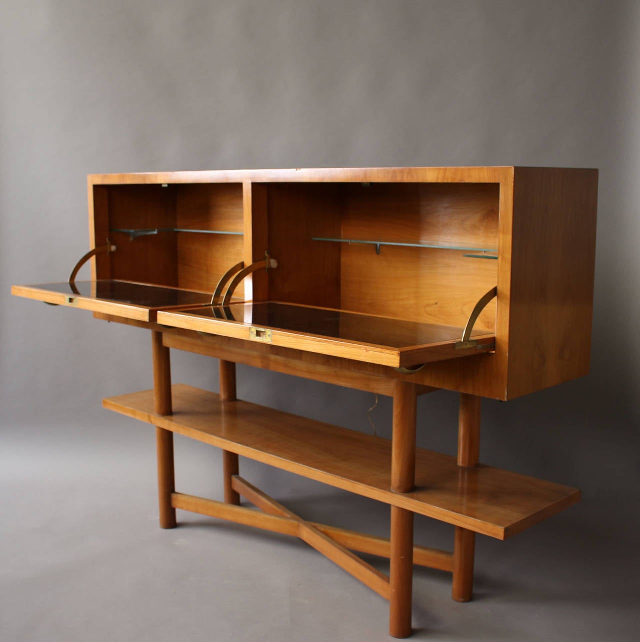 Fine French 1950s Cherry Bar by Suzanne Guiguichon In Good Condition For Sale In Long Island City, NY