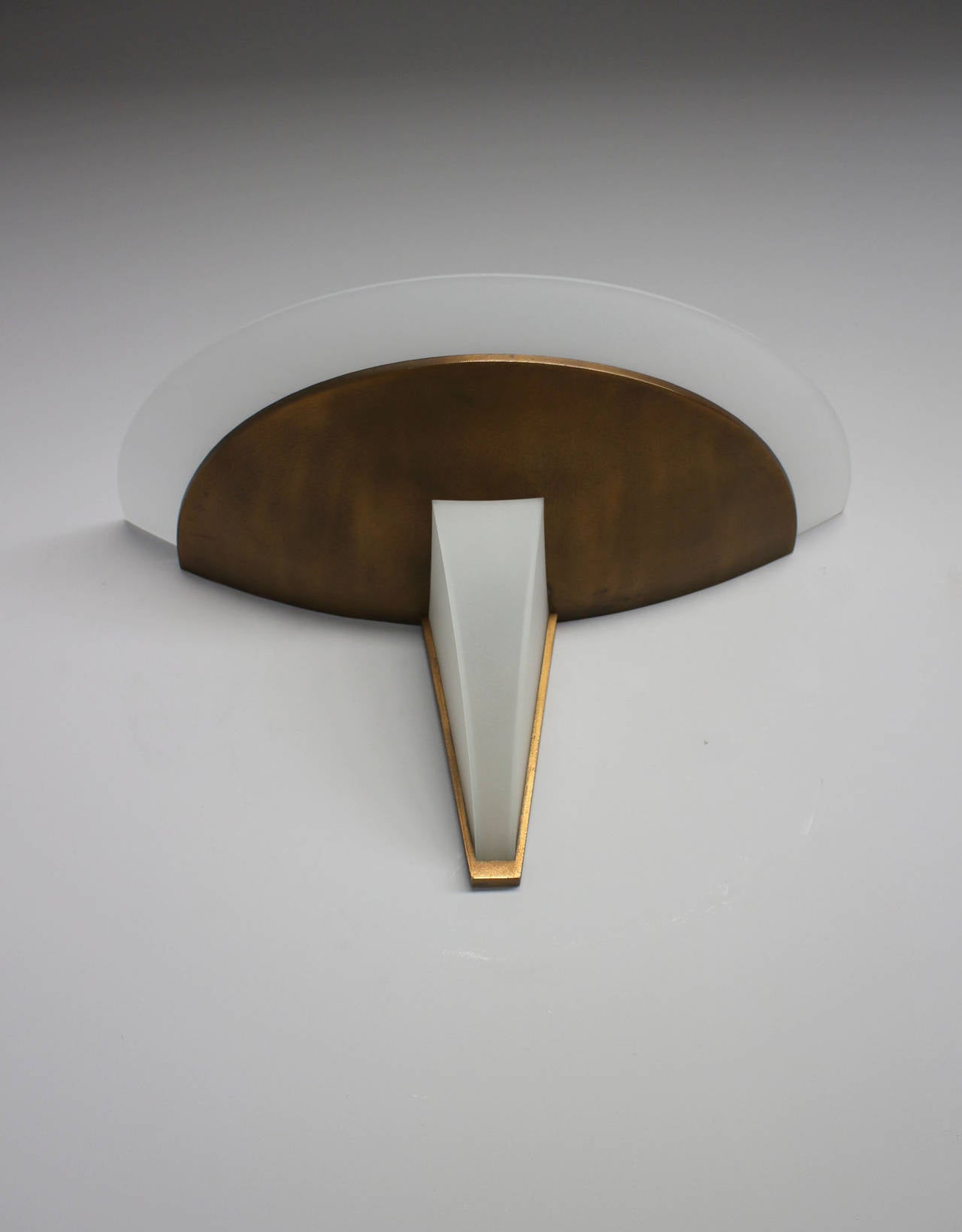 Fine French Art Deco Sconce by Jean Perzel In Good Condition For Sale In Long Island City, NY